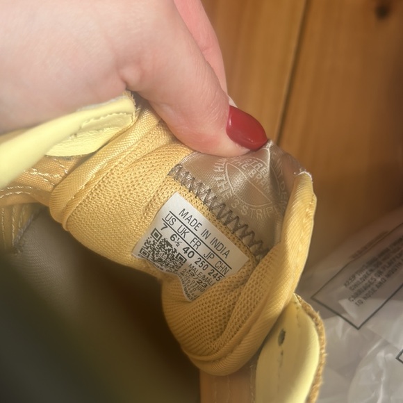 Adidas sambas - yellow, W, size 7, and in very good condition - Picture 6 of 6